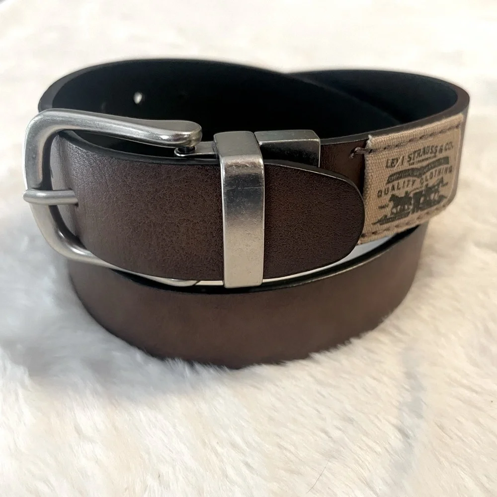 Levi’s Big Boys Reversible black and brown leather belt with silver buckle, M